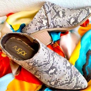 8 1/2 Beautiful Natural Texture Mules by Sugar🌹